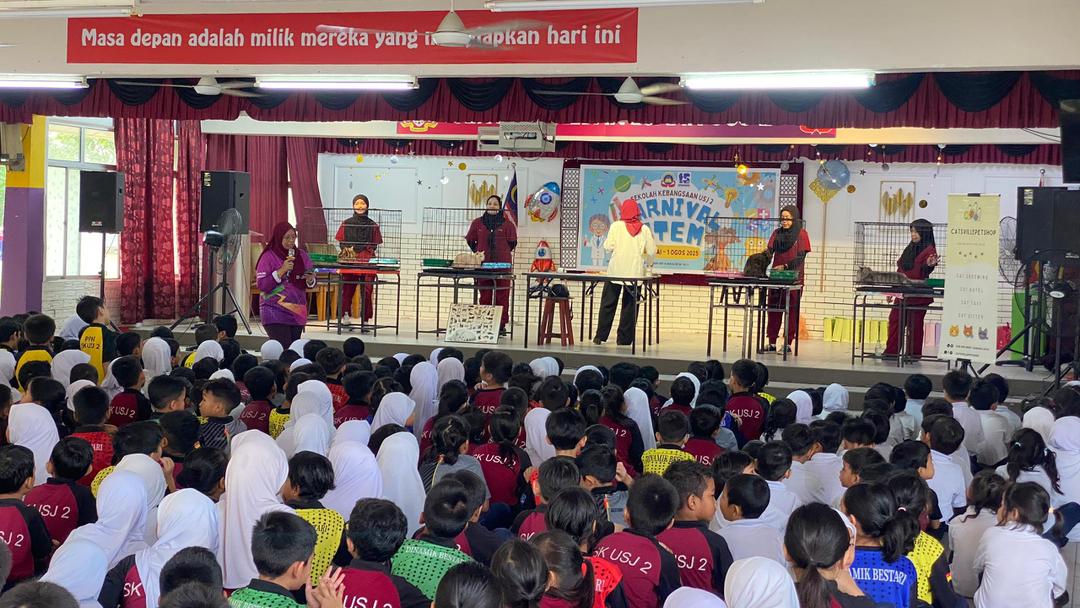 Cat care education seminar conducted at USJ school by Catsville